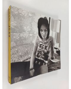 Kirjailijan Todd Oldham käytetty kirja Joan Jett