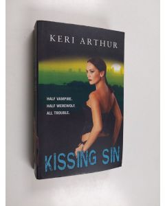 Kirjailijan Keri Arthur käytetty kirja Kissing sin