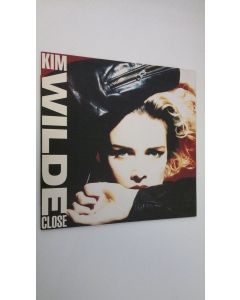 Kirjailijan Kim Wilde uusi teos Close