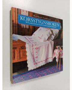 Kirjailijan Katrin Cargill käytetty kirja Korsstygnsboken : 30 handarbeten med traditionella mönster