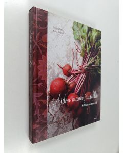 Kirjailijan Kaisa Torkkeli & Sonja Blåberg käytetty kirja Aidon maun juurilla : kotiruokaa tuoreesti