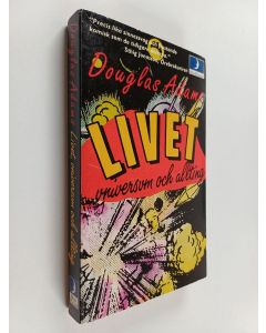 Kirjailijan Douglas Adams käytetty kirja Livet, universum och allting