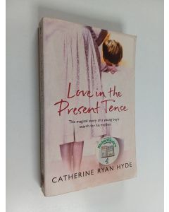 Kirjailijan Catherine Ryan Hyde käytetty kirja Love in the Present Tense