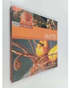 Kirjailijan Mary Maguire käytetty kirja Wire : the art of decorating with wire in 25 beautiful projects