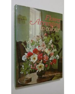 Kirjailijan Betty Massingham käytetty kirja Flower Arranging in colour