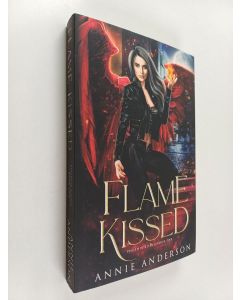 Kirjailijan Annie Anderson käytetty kirja Flame Kissed