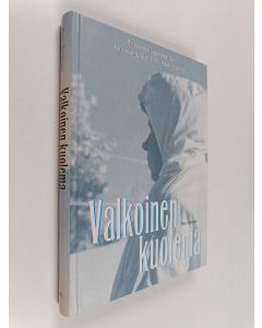 Kirjailijan Petri Sarjanen käytetty kirja Valkoinen kuolema : talvisodan legendaarisen tarkka-ampujan Simo Häyhän tarina