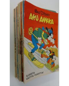 Kirjailijan Walt Disney käytetty teos Aku Ankka vuosikerta 1977 (puuttuvat numerot 3-5,9-10,13-14,16-22,25-26,44)
