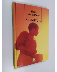 Kirjailijan Eero Junkkaala käytetty kirja Kiusattu