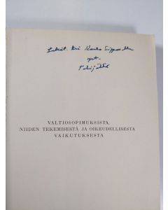 Kirjailijan Kaarlo Kaira käytetty kirja Valtiosopimuksista, niiden tekemisestä ja oikeudellisesta vaikutuksesta (tekijän omiste)