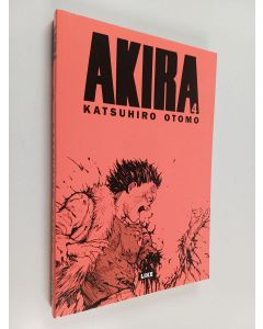 Kirjailijan Katsuhiro Otomo käytetty kirja Akira 4