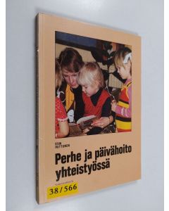 Kirjailijan Eeva Huttunen käytetty kirja Perhe ja päivähoito yhteistyössä