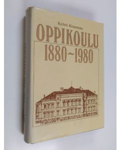 Kirjailijan Kyösti Kiuasmaa käytetty kirja Oppikoulu 1880-1980 : oppikoulu ja sen opettajat koulujärjestyksestä peruskouluun