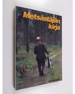 Kirjailijan Ulf Grubbström käytetty kirja Metsästäjän kirja