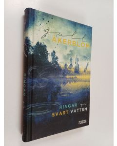 Kirjailijan Gull Åkerblom käytetty kirja Ringar på svart vatten