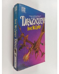 Kirjailijan Anne McCaffrey käytetty kirja Dragonquest