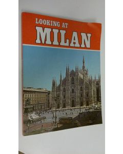 Kirjailijan Giovanni Magi käytetty kirja Looking at Milan