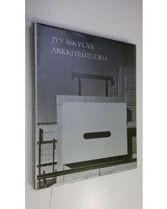 Kirjailijan Martti Kapanen käytetty kirja Jyväskylän arkkitehtuuria = Arkitektur i Jyväskylä = Architecture in Jyväskylä