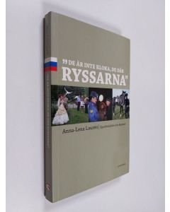 Kirjailijan Anna-Lena Lauren käytetty kirja De är inte kloka, de där ryssarna : ögonblicksbilder från Ryssland