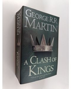 Kirjailijan George R. R. Martin käytetty kirja A clash of kings