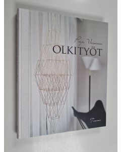 Kirjailijan Pirjo Väisänen käytetty kirja Olkityöt