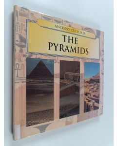 käytetty kirja The pyramids