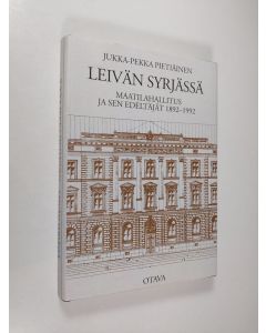 Kirjailijan Jukka-Pekka Pietiäinen käytetty kirja Leivän syrjässä : Maatilahallitus ja sen edeltäjät 1892-1992