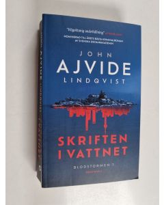 Kirjailijan John Ajvide Lindqvist käytetty kirja Skriften i vattnet