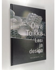 Kirjailijan Oiva Toikka käytetty kirja Oiva Toikka : lasi ja design
