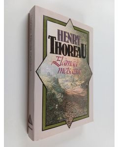 Kirjailijan Henry David Thoreau käytetty kirja Elämää metsässä