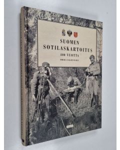 Kirjailijan Erkki-Sakari Harju käytetty kirja Suomen sotilaskartoitus 400 vuotta