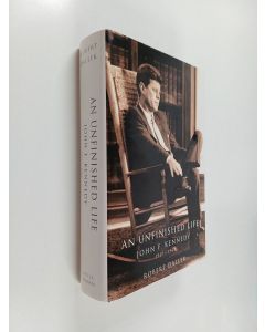 Kirjailijan Robert Dallek käytetty kirja An unfinished life : John F. Kennedy 1917-1963