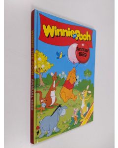 Tekijän Walt Disney  käytetty kirja Winnie the Pooh annual 1989