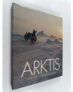 Kirjailijan Thor Larsen & Magnar Norderhaug käytetty kirja Arktis