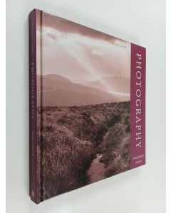 Kirjailijan Peter Cattrell käytetty kirja Photography Foundation Course