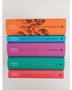 Kirjailijan Sarah J. Maas uusi kirja Valtakunta - sarja 1-5 (erikoispainos) ; Okaruusujen valtakunta ; Usvatuulen valtakunta ; Siiveniskujen valtakunta ; Talviyön valtakunta ; Hopealiekkien valtakunta