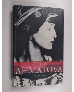Kirjailijan Anna Ahmatova käytetty kirja Valitut runot