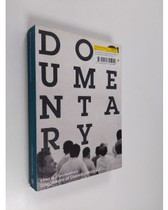 Kirjailijan Iwona Blazwick käytetty kirja Documentary