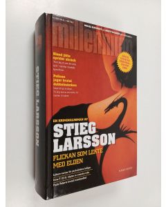 Kirjailijan Stieg Larsson käytetty kirja Flickan som lekte med elden
