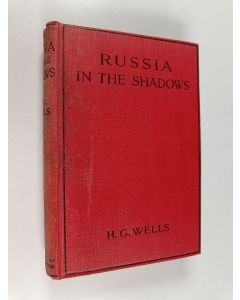 Kirjailijan H.G. Wells käytetty kirja Russia in the shadows