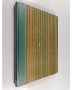 Kirjailijan Arvo Lukala käytetty kirja Tässä me ollaan nyt! : Arvo Lukalan piirroksia Aleksis Kiven aiheista