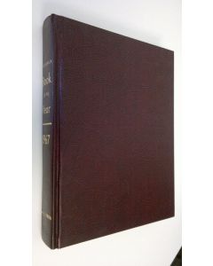 Kirjailijan William Benton käytetty kirja Britannica Book of the Year 1967 - Events of 1966