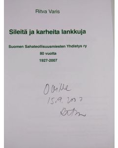 Kirjailijan Ritva Varis käytetty kirja Sileitä ja karheita lankkuja : Suomen sahateollisuusmiesten yhdistys ry 80 vuotta 1927-2007 (signeerattu)