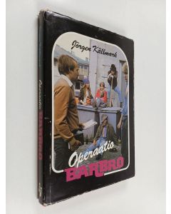 Kirjailijan Jörgen Källmark käytetty kirja Operaatio Barbro