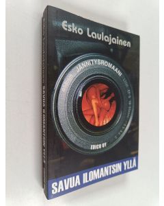 Kirjailijan Esko Laulajainen käytetty kirja Savua Ilomantsin yllä : jännitysromaani