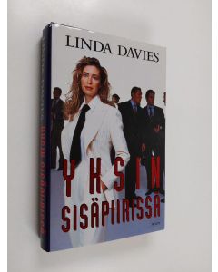 Kirjailijan Linda Davies käytetty kirja Yksin sisäpiirissä
