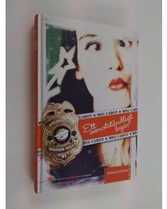 Kirjailijan Meg Cabot käytetty kirja Ett oemotståndligt begär : ett fall för Heather Wells