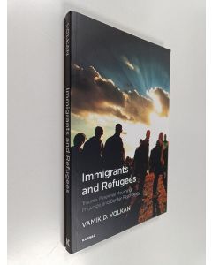 Kirjailijan Vamik D. Volkan käytetty kirja Immigrants and Refugees - Trauma, Perennial Mourning, Prejudice, and Border Psychology