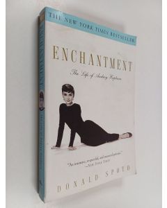Kirjailijan Donald Spoto käytetty kirja Enchantment : the life of Audrey Hepburn