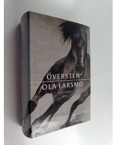 Kirjailijan Ola Larsmo käytetty kirja Översten